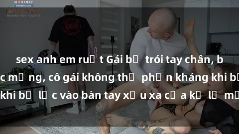 sex anh em ruột Gái bị trói tay chân, bất lực trong cơn ác mộng, cô gái không thể phản kháng khi bị lạc vào bàn tay xấu xa của kẻ lạ mặt muốn làm tình.